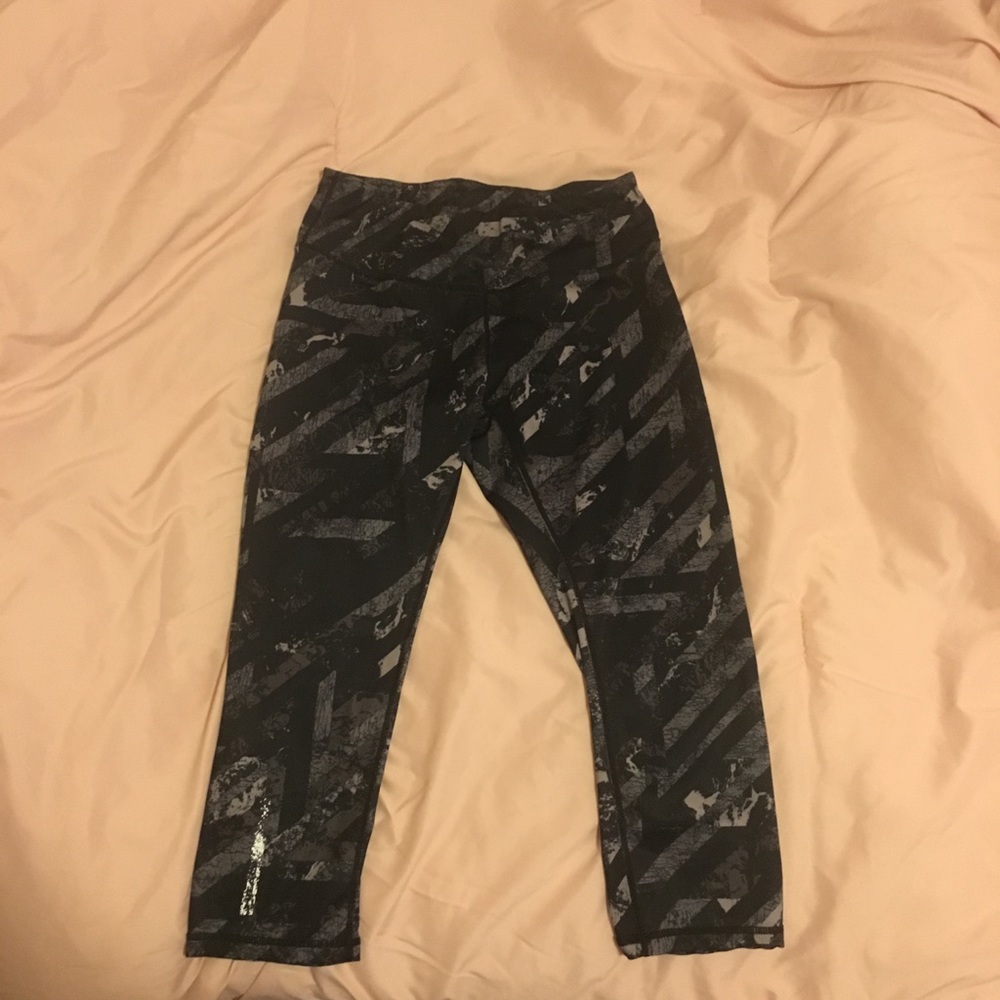 Dakine Black/Grey Cropped Running Leggings Size S